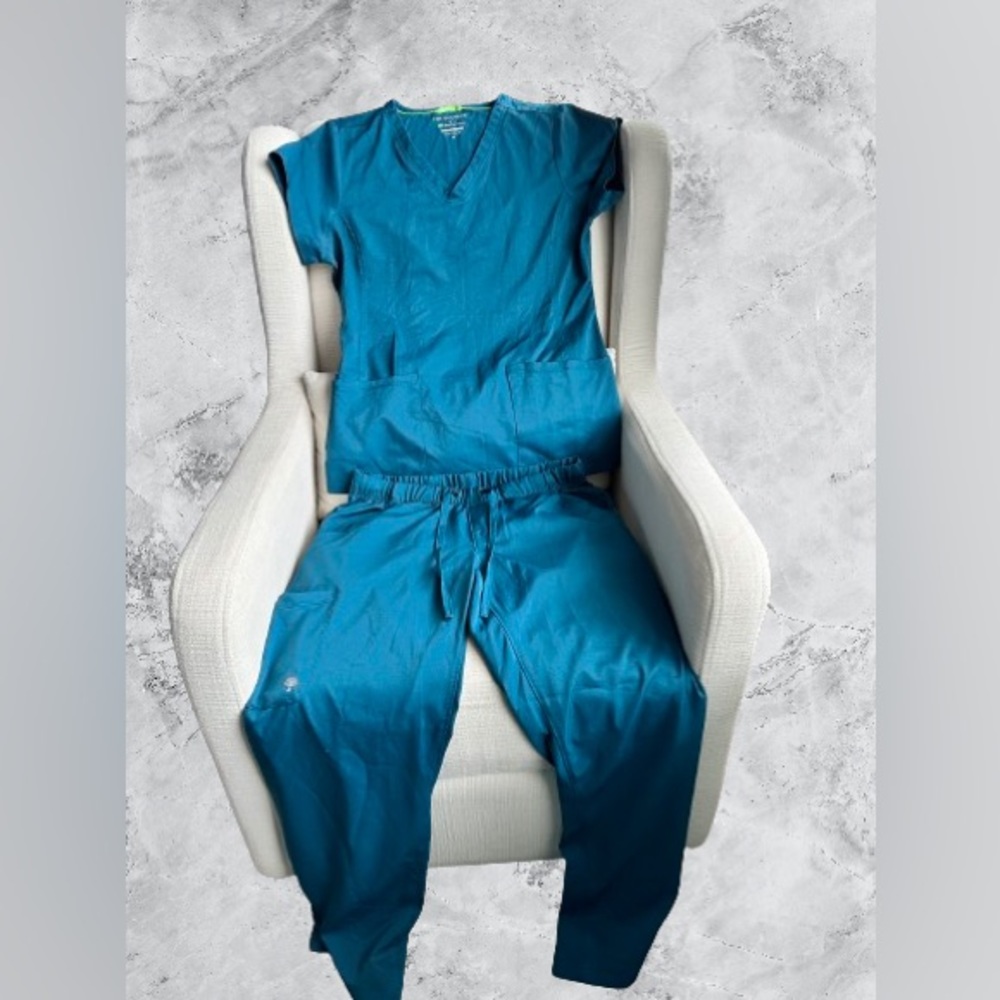 Scrub set